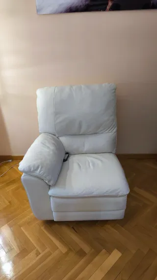 Sofá 2 plazas piel blanco con asiento regalo.