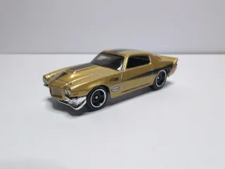 Hot Wheels 70 Chevy Camaro RS Dorado