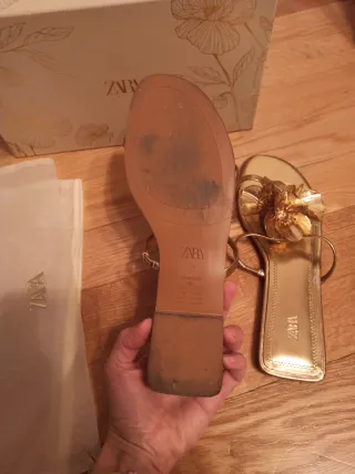 Sandalias Zara Doradas Flores