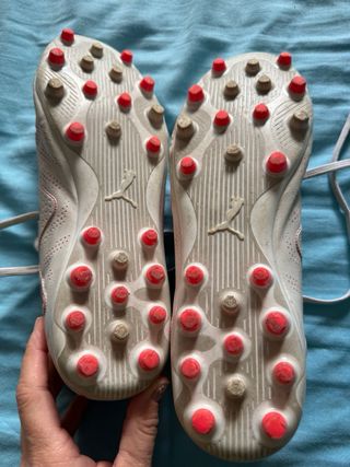 Zapatillas Fútbol Puma Blancas y Rosas