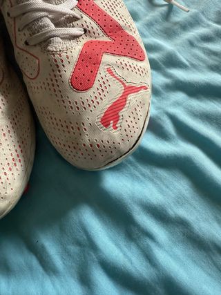 Zapatillas Fútbol Puma Blancas y Rosas