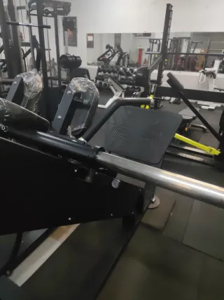 Máquina Hack Squad Sentadilla