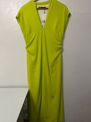 Vestido midi verde pistacho Zara