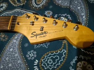Guitarra Fender Squier