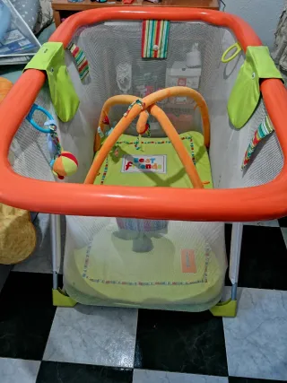 Parque infantil con juegos