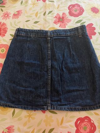 Falda vaquera azul con botones