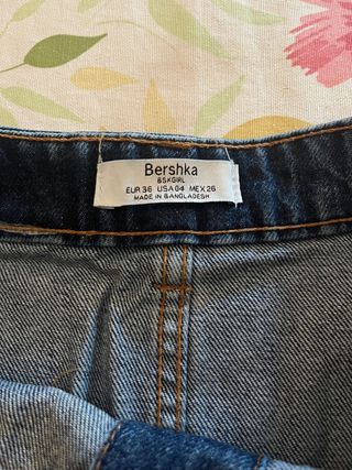 Falda vaquera azul con botones