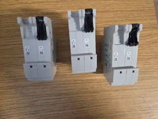 3 Interruptores automáticos ABB C25