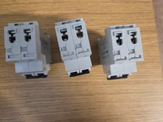 3 Interruptores automáticos ABB C25