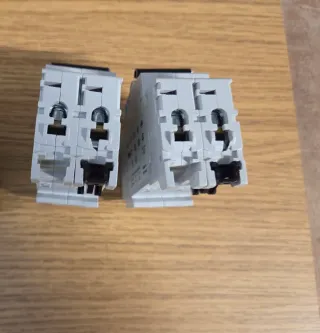 2 Interruptores automáticos ABB C25