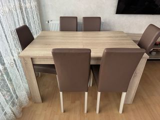 Mesa de comedor y 6 sillas