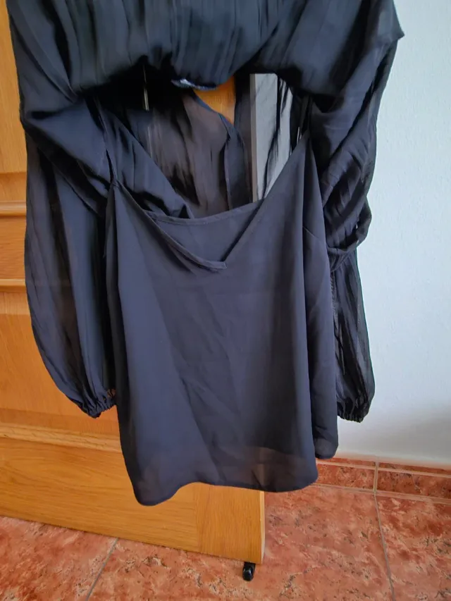 Blusa negra Primark con volantes