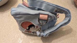 Borsetta azzurra per bambini con dettagli rosa