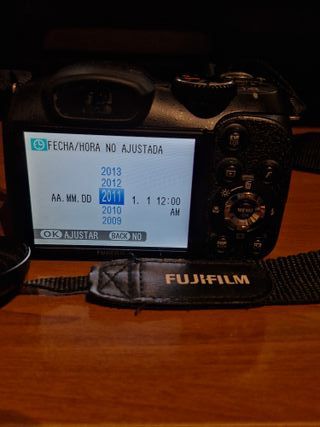 Cámara Fujifilm FinePix S2950 Negra