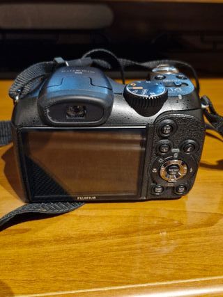 Cámara Fujifilm FinePix S2950 Negra