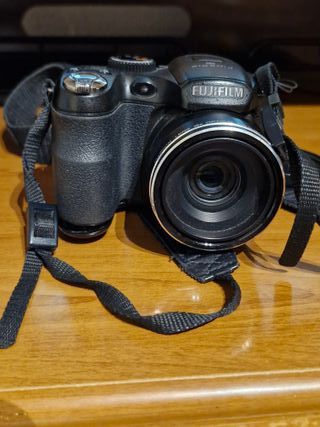 Cámara Fujifilm FinePix S2950 Negra