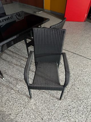 Mesa de comedor con 4 sillas