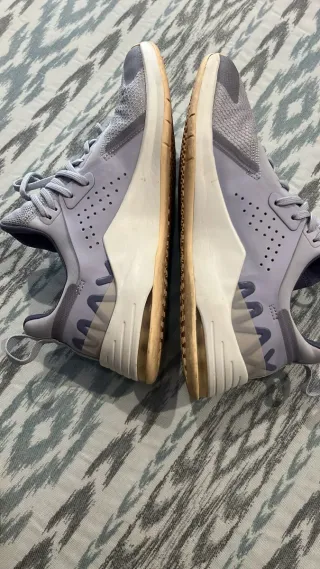 Zapatillas deportivas azules y grises