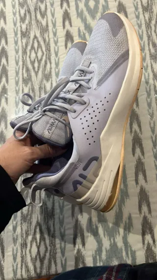 Zapatillas deportivas azules y grises