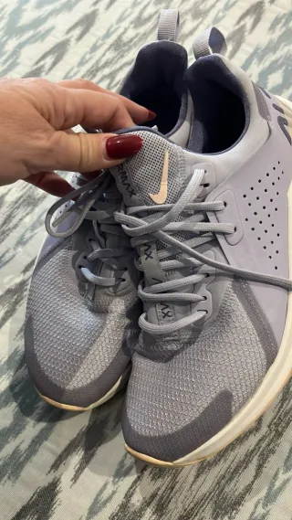 Zapatillas deportivas azules y grises