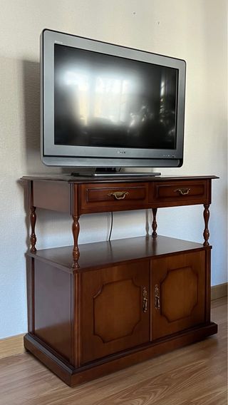 Mesa auxiliar clásica de madera