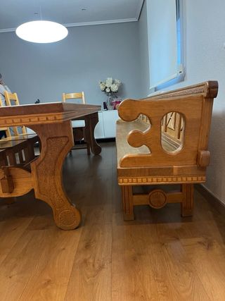 Mesa comedor de 3m incluso banco y 6 sillas.