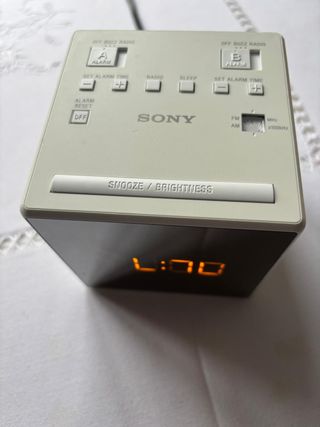 Despertador Radio Sony Blanco.