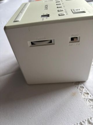 Despertador Radio Sony Blanco.