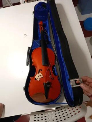 Violín 2/4 estudiante, a reparar