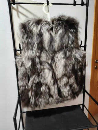 Chaleco pelo zorro plateado Michael Kors