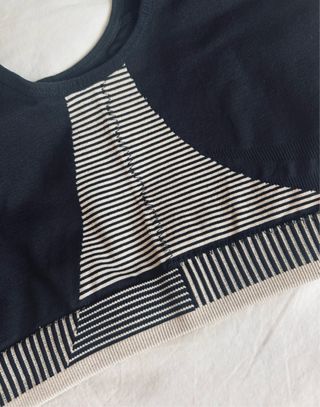 Top deportivo Dadh and Stars negro y gris