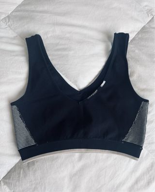 Top deportivo Dadh and Stars negro y gris