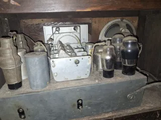 Radio antigua válvulas años 40/50 (Negociable)