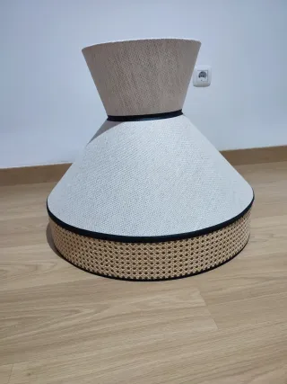 Lámpara de techo beige y marrón