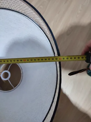 Lámpara de techo beige y marrón