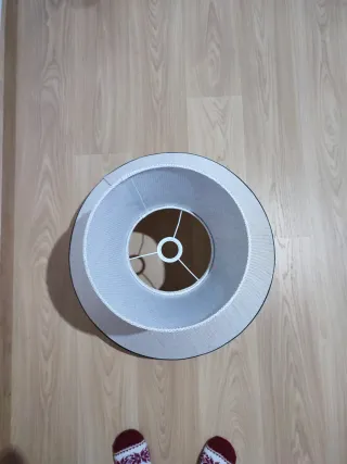 Lámpara de techo beige y marrón