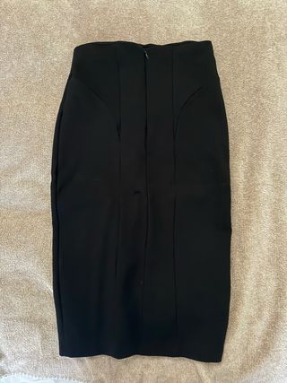 Falda midi ajustada negra