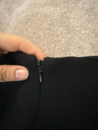 Falda midi ajustada negra