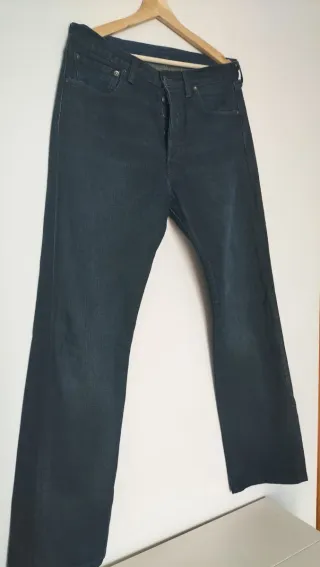 Pantalón vaquero Levi's 501 original azul oscuro.