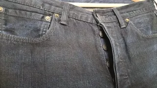 Pantalón vaquero Levi's 501 original azul oscuro.