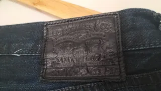 Pantalón vaquero Levi's 501 original azul oscuro.
