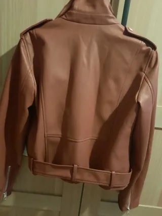 Cazadora efecto piel Zara Marrón Talla S