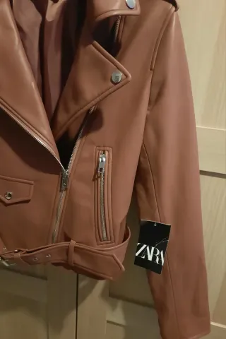 Cazadora efecto piel Zara Marrón Talla S