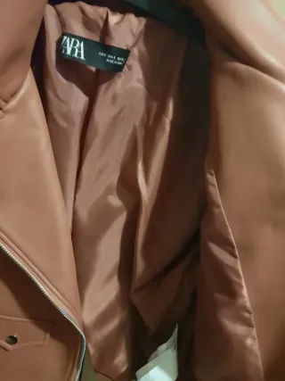 Cazadora efecto piel Zara Marrón Talla S