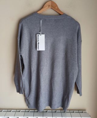 Jersey gris elegante con pedrería