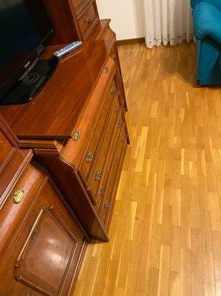 Mueble de salón en madera.