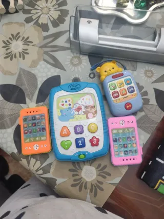 Tablet VTech y 3 Móviles Juguete