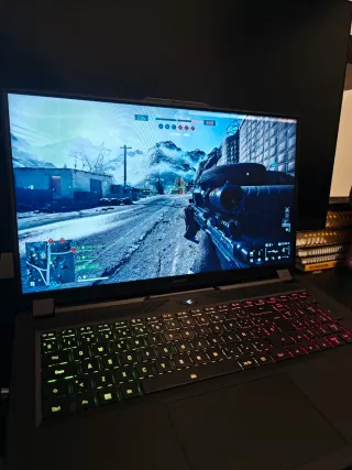 Portátil Gaming Gigabyte AORUS 7 9KF