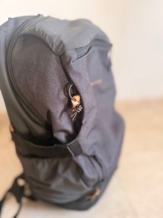 Mochila negra y gris