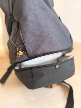 Mochila negra y gris